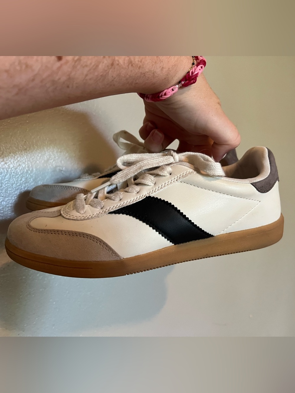 Universal Thread Cream and Black Retro Court Sneakers